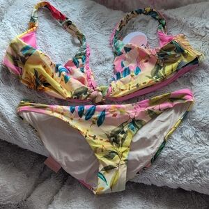 PQ Bikini Top Sz D Bottoms Sz M NWT
